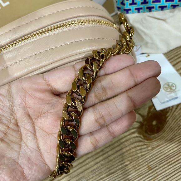 Authentic NWT Tory Burch Chevron Crossbody Camera Bag Kira Chevron Soft Leather - Picture 5 of 13